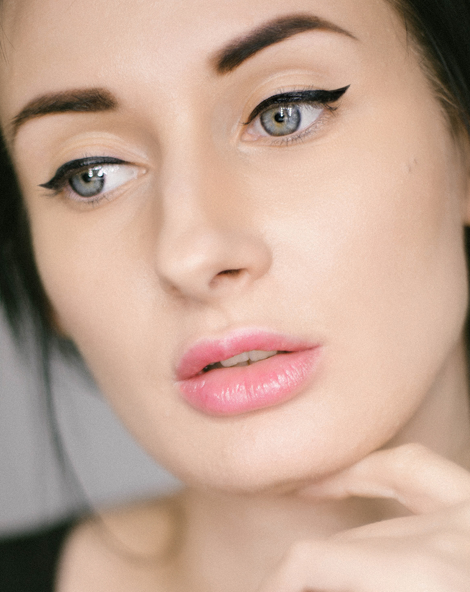 How Does Lip Plumping Gloss Work and is it Actually Safe?