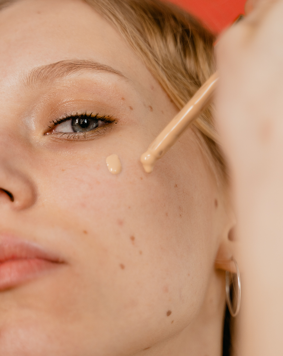 Our Top 5 Picks for the Best Foundation for Large Pores