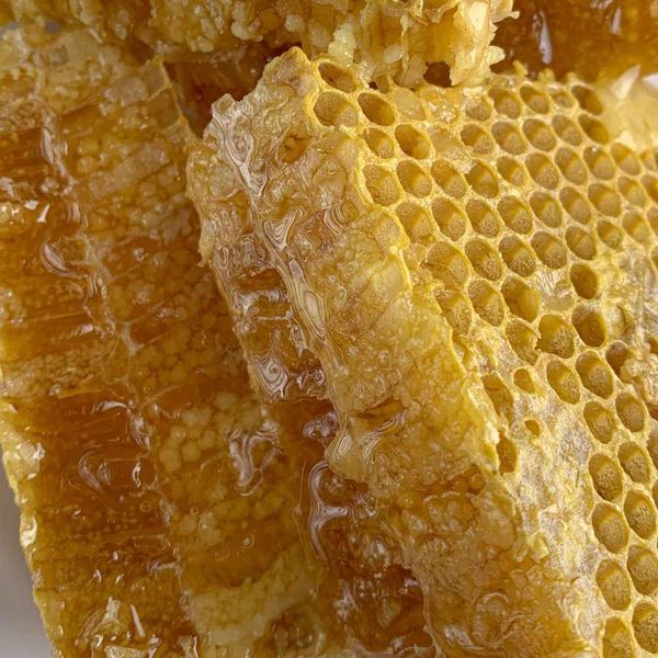 Does Beeswax Clog Pores? We Investigate for You!