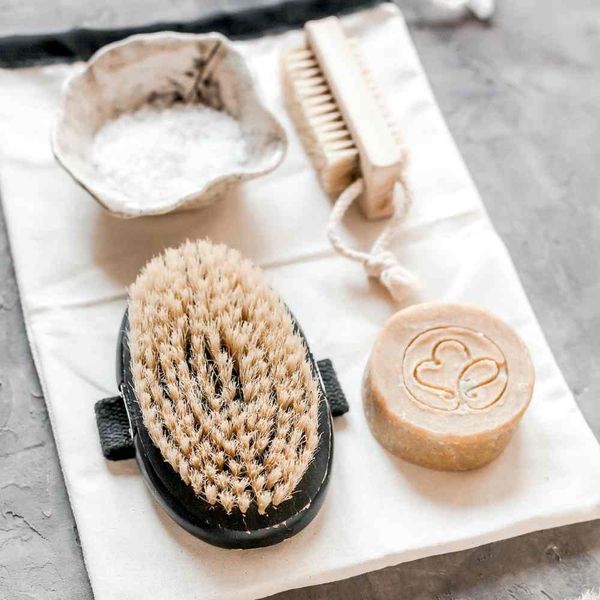 Does Dry Brushing Help Cellulite? Here's How to Do it!